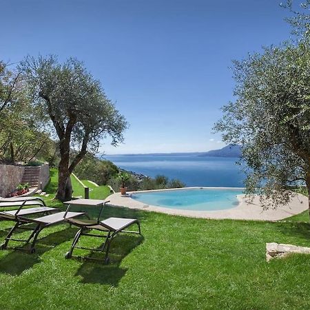 Villa Divina - Apt Divina Con Piscina E Vista Lago Castelletto Di Brenzone Exterior photo