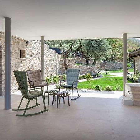 Villa Divina - Apt Divina Con Piscina E Vista Lago Castelletto Di Brenzone Exterior photo